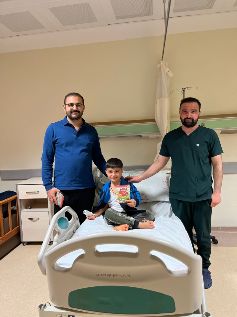 Siverek Devlet Hastanesi Ortopedi Doktorundan Kitap Okumaya Büyük Teşvik.