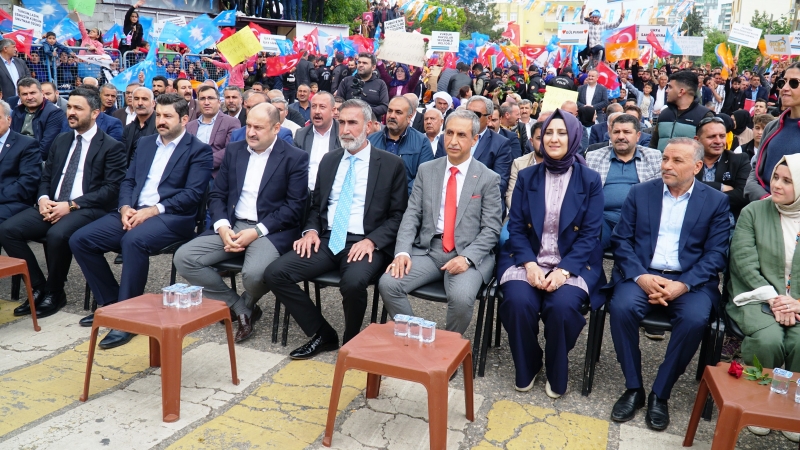 SİVEREK’TE BİNLERCE KİŞİ “TÜRKİYE YÜZYILI” İÇİN İLE TEK YÜREK