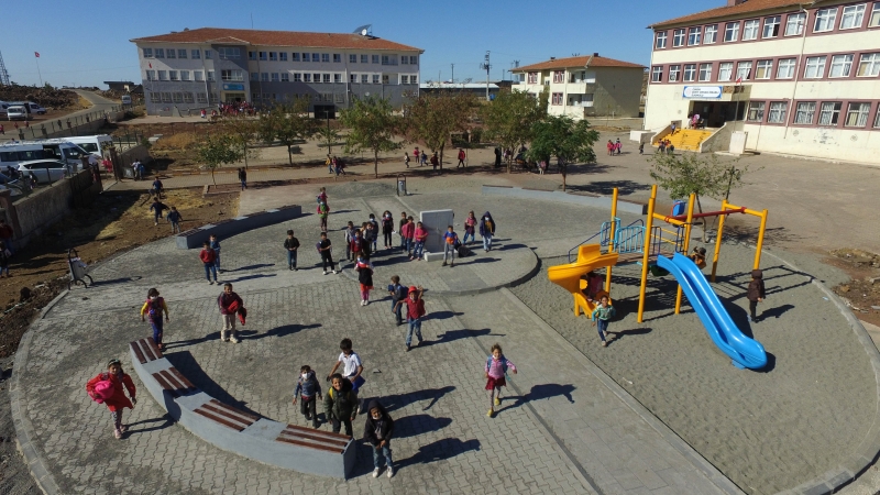 SİVEREK'TE KIRSALIN ÇEHRESİ KÖY MEYDANLARI PROJESİYLE DEĞİŞİYOR