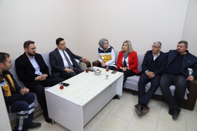 Solmaz; Birecik, Halfeti ve Bozova da sağlık çalışanları ile bir araya geldi.