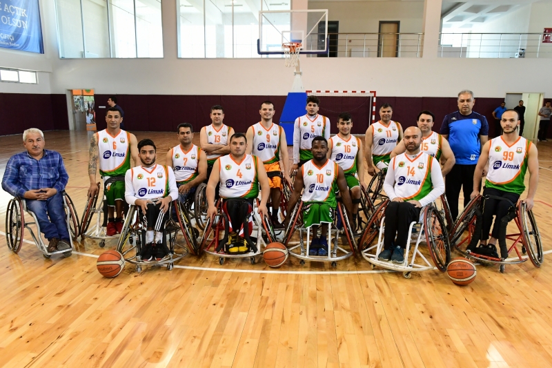 Süper Ligi Garatileyen Büyükşehir Liderlik Yolunda