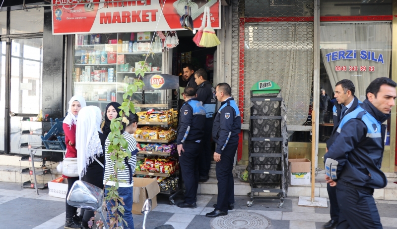 TARİHİ GEÇMİŞ YÜZLERCE GIDA ÜRÜNÜ İMHA EDİLDİ