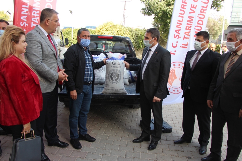 TARIM İL MÜDÜRLÜĞÜ TOHUM DAĞITTI