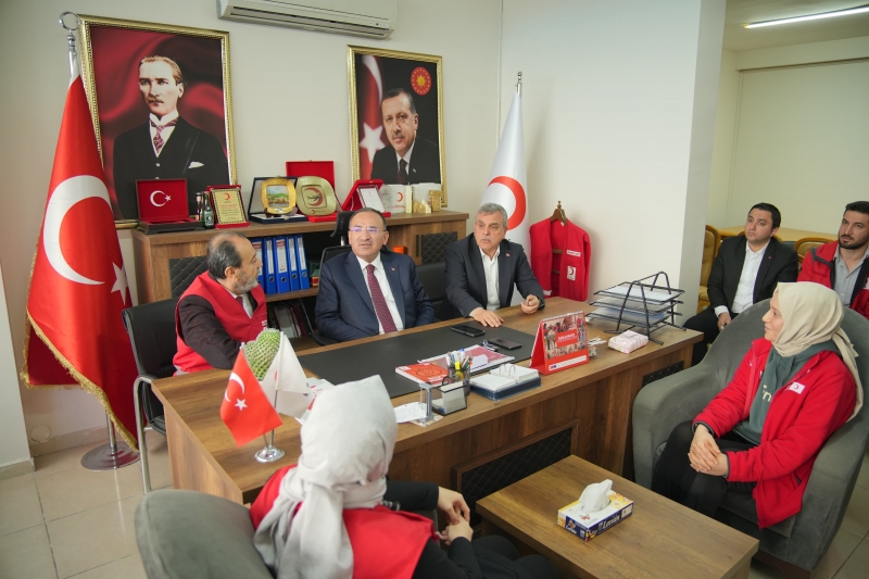 TBMM BAŞKANVEKİLİ BOZDAĞ VE BAŞKAN BEYAZGÜL’DEN KIZILAY ŞANLIURFA ŞUBESİNE ZİYARET