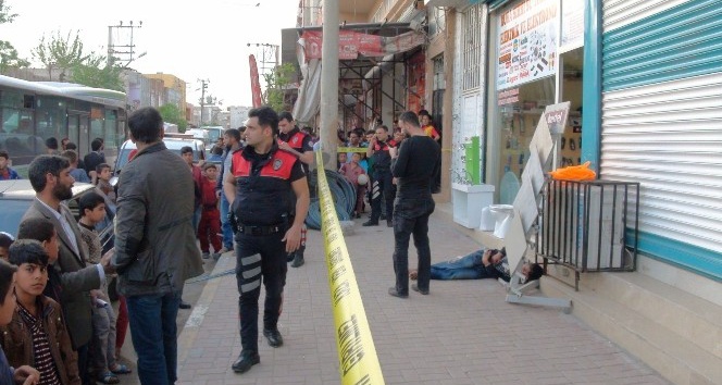 Telefonda başlayan tartışma silahlı kavgaya dönüştü: 3 yaralı