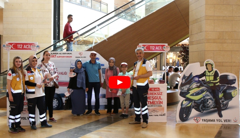 Trafikte Ambulansa yol ver.