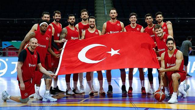 Türkiye’nin Eurobasket’teki rakiplerinin kadroları kesinleşti