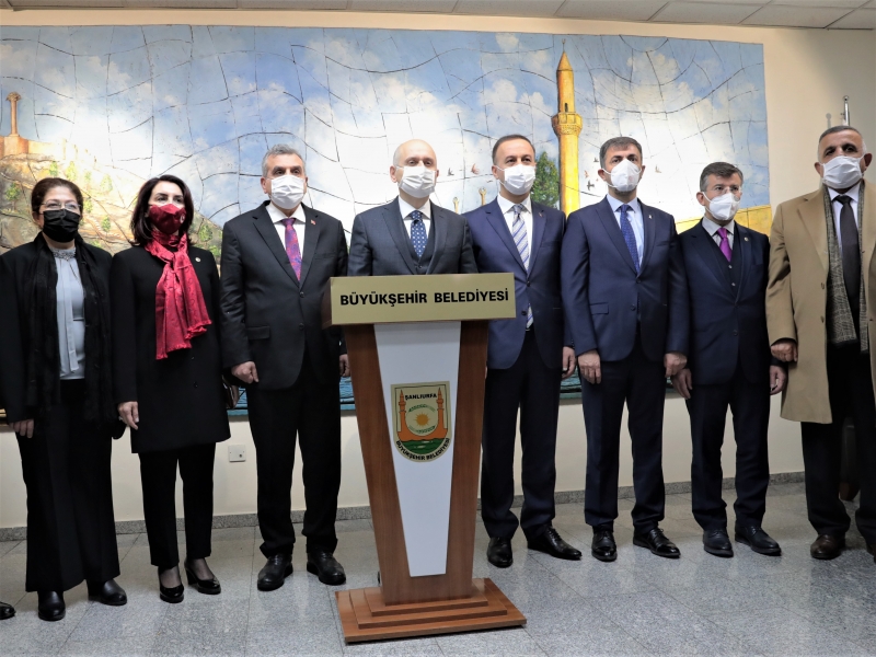 ULAŞTIRMA VE ALTYAPI BAKANI KARAİSMAİLOĞLU, BÜYÜKŞEHİR BELEDİYESİNİ ZİYARET ETTİ