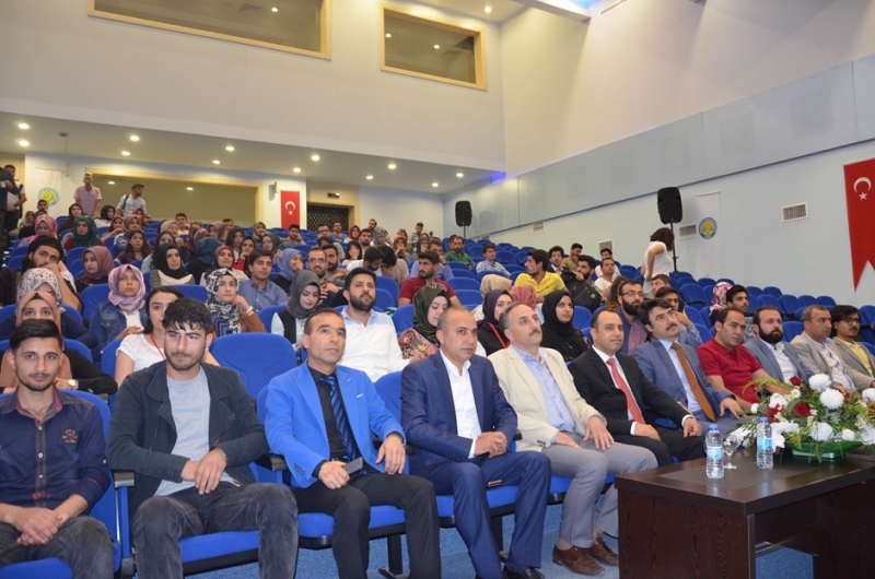 Üniversite Öğrencilerine Ayakkabı boyacılığından zirveye çıkışı anlattı