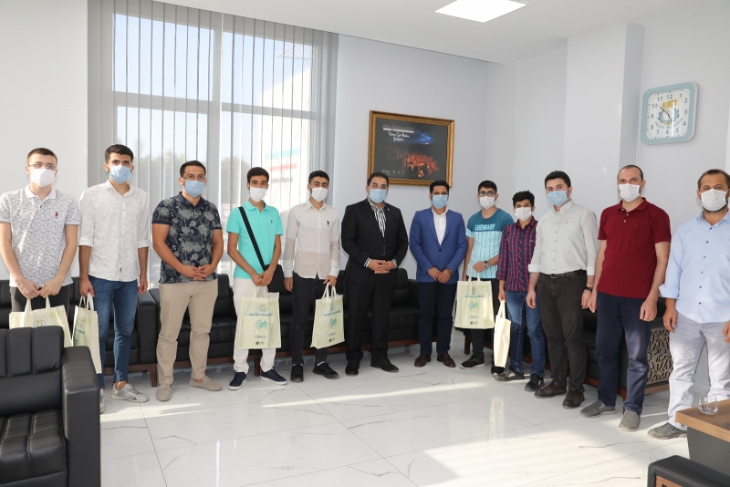 ÜNİVERSİTEYİ KAZANAN GENÇLERDEN BAŞKAN CANPOLAT’A TEŞEKKÜR ZİYARETİ
