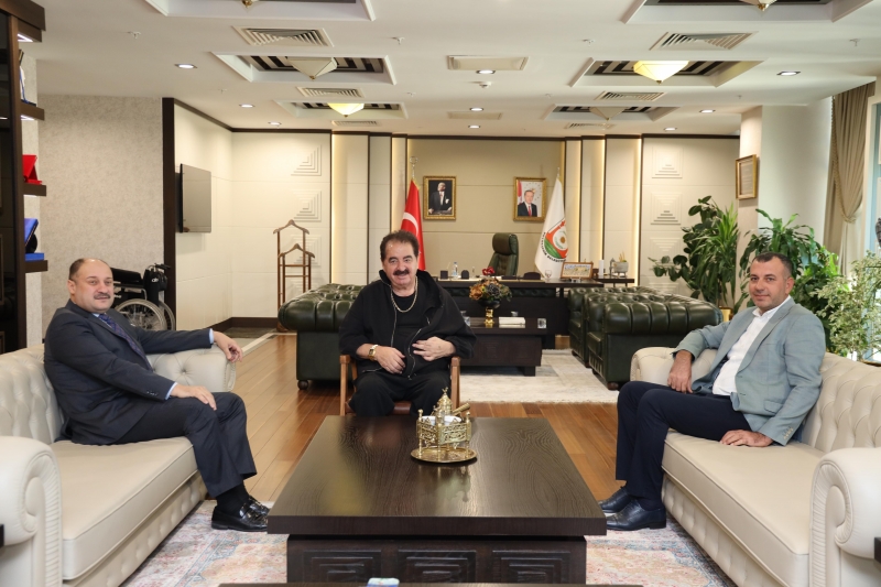 ÜNLÜ TÜRKÜCÜ İBRAHİM TATLISES’TEN BAŞKAN GÜLPINAR’A ZİYARET