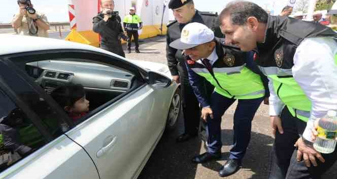Vali Ayhan sürücülerin bayramını kutladı