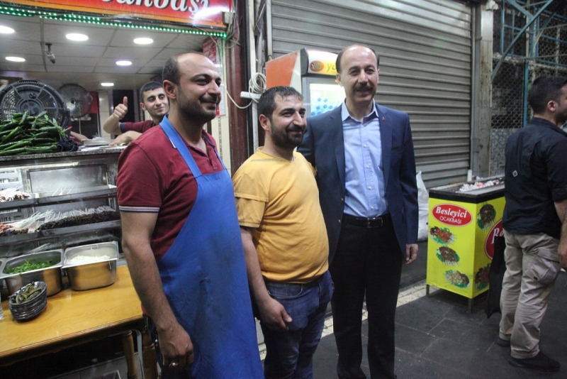 Vali Erin Bayramlaşma Ziyaretlerine Gece de Devam Etti