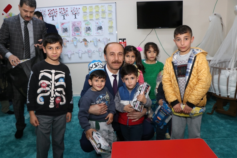 Vali Erin Bozova'da Öğrencileri Motive Etti