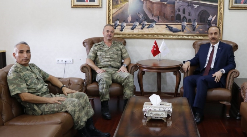 Vali Erin Generalları Kabul Etti