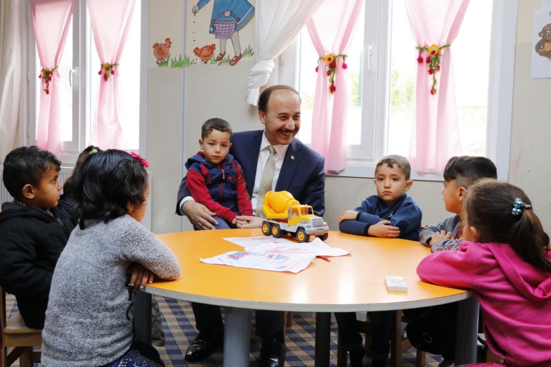 Vali Erin Harran Konteyner Kentte Öğrencilerle Buluştu