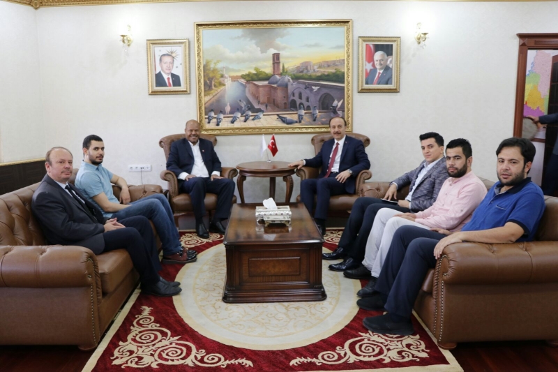 Vali Erin Katar Hayır Derneğini Kabul Etti