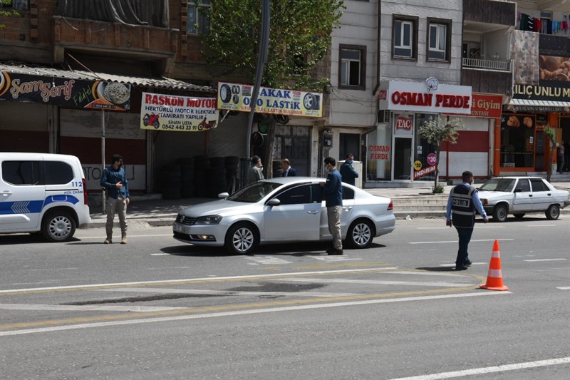 VALİ ERİN, KISITLAMALARI DENETLEDİ