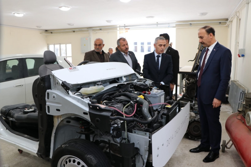 Vali Erin Küçük Sanayicimiz Teknolojiyi Takip Edebilmeli