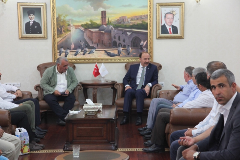 Vali Erin Makamında Vatandaşları Dinledi