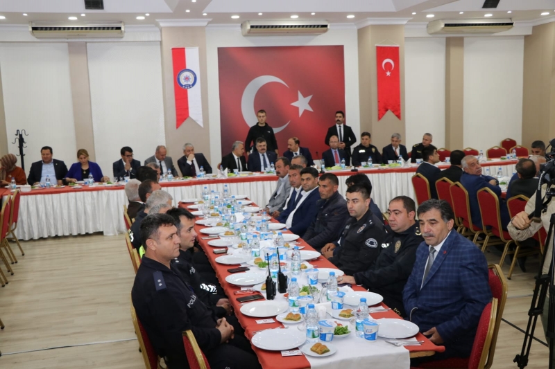 Vali Erin Merkez İlçe Muhtarlarıyla İstişarelerde Bulundu