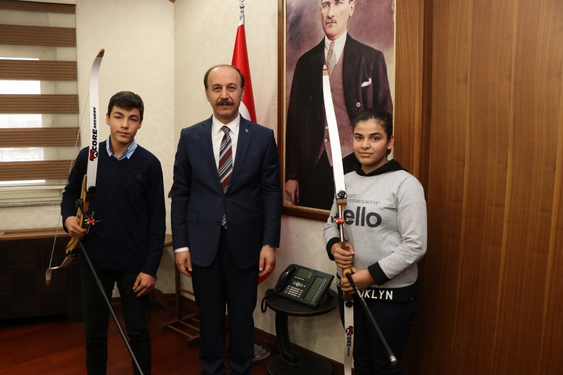 Vali Erin Şampiyonları Kabul Etti