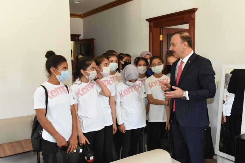 Vali Erin: Tüm Salonlarımız Emrinizde