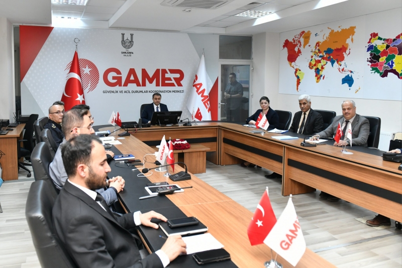 Vali Şıldak seçim koordinasyon merkezinde