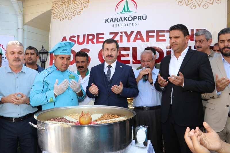 VATANDAŞLARA AŞURE İKRAMI