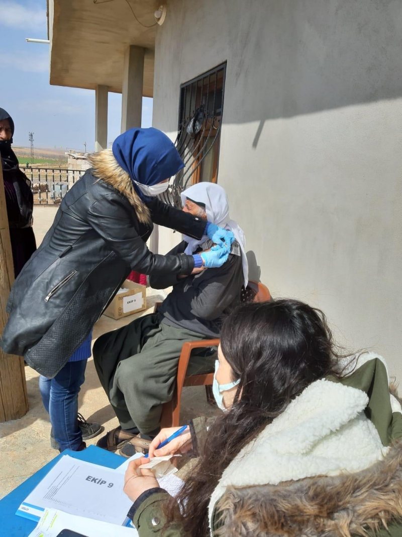 VİRANŞEHİRDE 65 YAŞ VE ÜZERİ VATANDAŞLAR AŞILANDI.