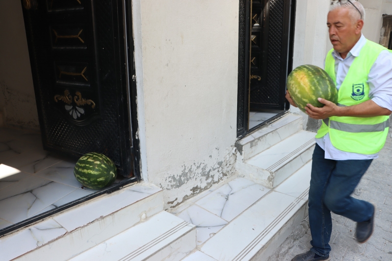 YAYLAK KARPUZU ÜRETİCİDEN ALINARAK VATANDAŞA ULAŞTIRILDI