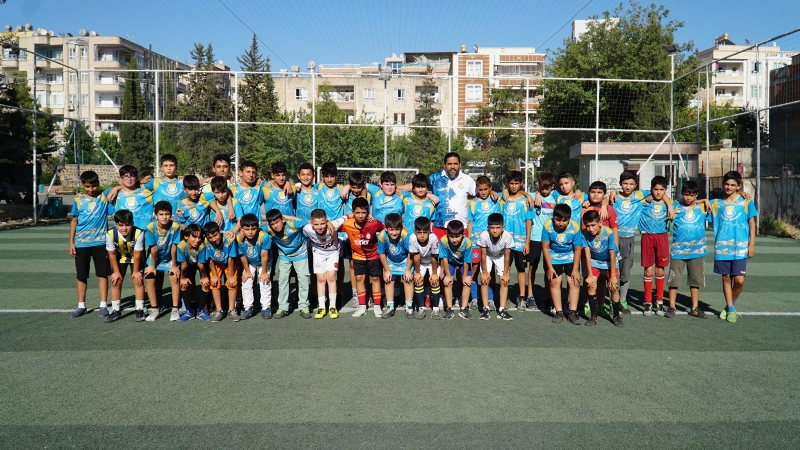 Yaz futbol kursu çocukların gözdesi oldu