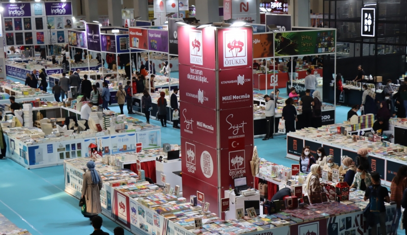 YAZAR BEYHAN BUDAK’IN SÖYLEŞİ VE İMZA GÜNÜNE YOĞUN İLGİ