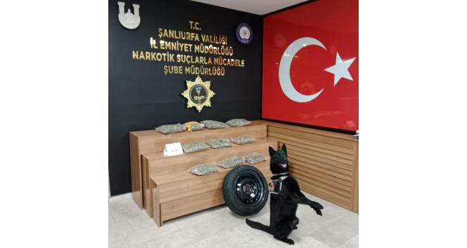 Yedek lastik içerisinden 5 kilo 200 gram sentetik uyuşturucu çıktı