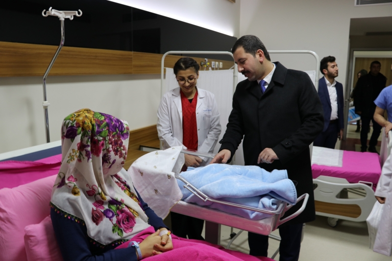 Yeni Doğan Bebeklerin İlk Hediyesi Başkan Baydilli'den Geldi