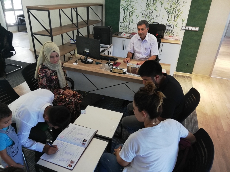 Yeni Mekanda Çiftlerin Yüzü Gülüyor