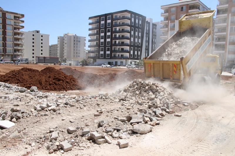 YENİ PARKLARDA ÇALIŞMALAR ARALIKSIZ DEVAM EDİYOR