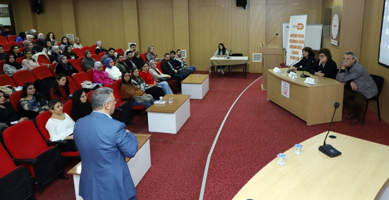 “Yenidoğan Ünitelerinde Aile Merkezli Bakım” Paneli Gerçekleşti