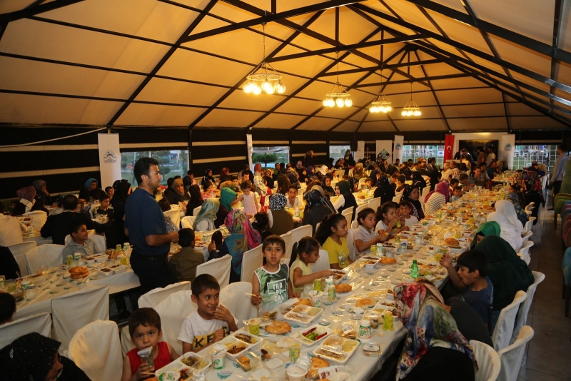 Yetimler Eyyübiye Belediyesinin İftarda Bir Araya Geldi