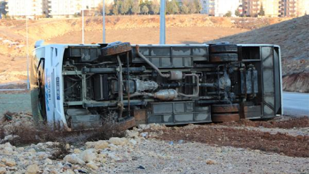 Yolcu Otobüsü Devrildi: 5 Yaralı