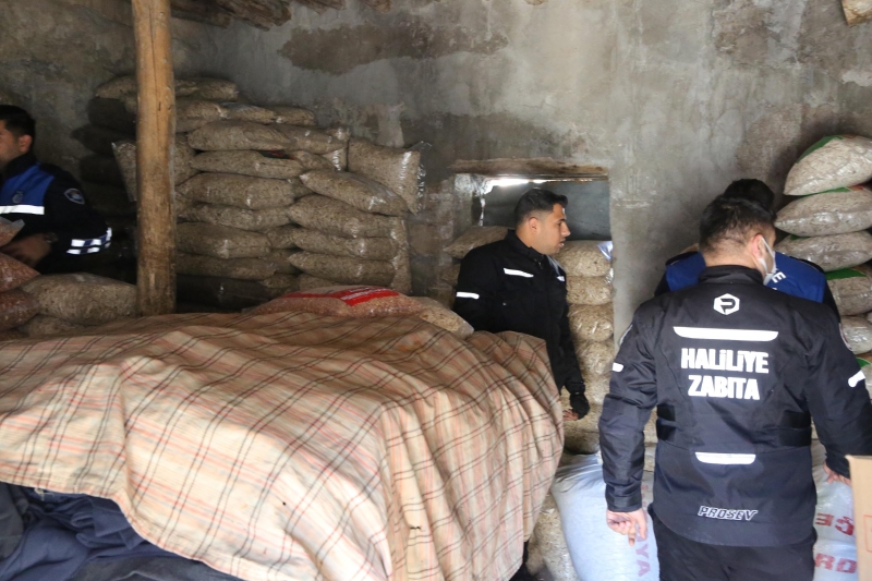 YÜZLERCE KİLO SON KULLANMA TARİHİ GEÇMİŞ KURUYEMİŞ ELE GEÇİRİLDİ