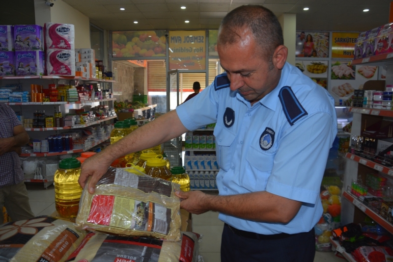 Zabıta ekiplerinden etiket ve terazi denetimi