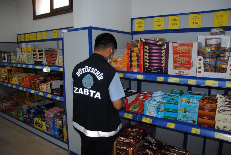 ZABITA EKİPLERİNDEN MARKET DENETİMİ